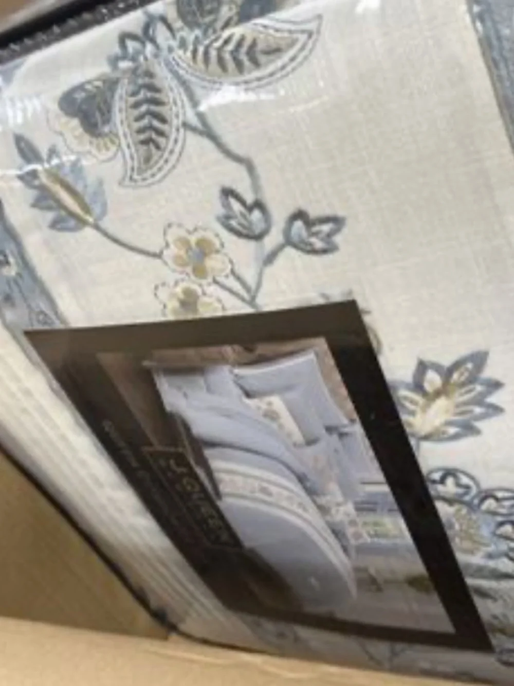 J. Queen New York Garden Bloom Comforter Set - Queen NWT